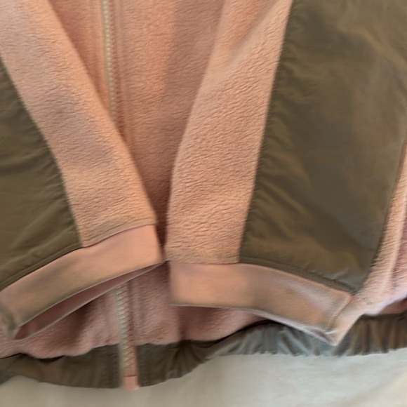 Gently worn The North Face Big kids Denali Jacket. Pink and gray. Cuffs stained. - Picture 3 of 6